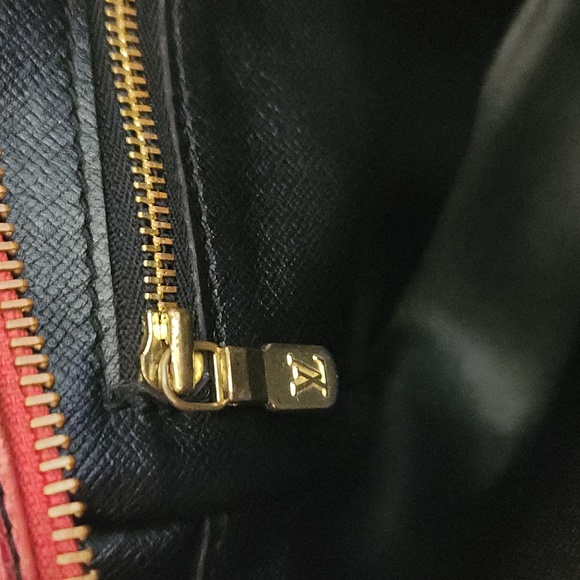 LV Trocadero Camera Bag, Castilian Red Epi Leather - Picture 15 of 17